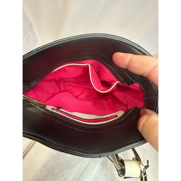 Small Black and White Handbag Preowned - Picture 6 of 8